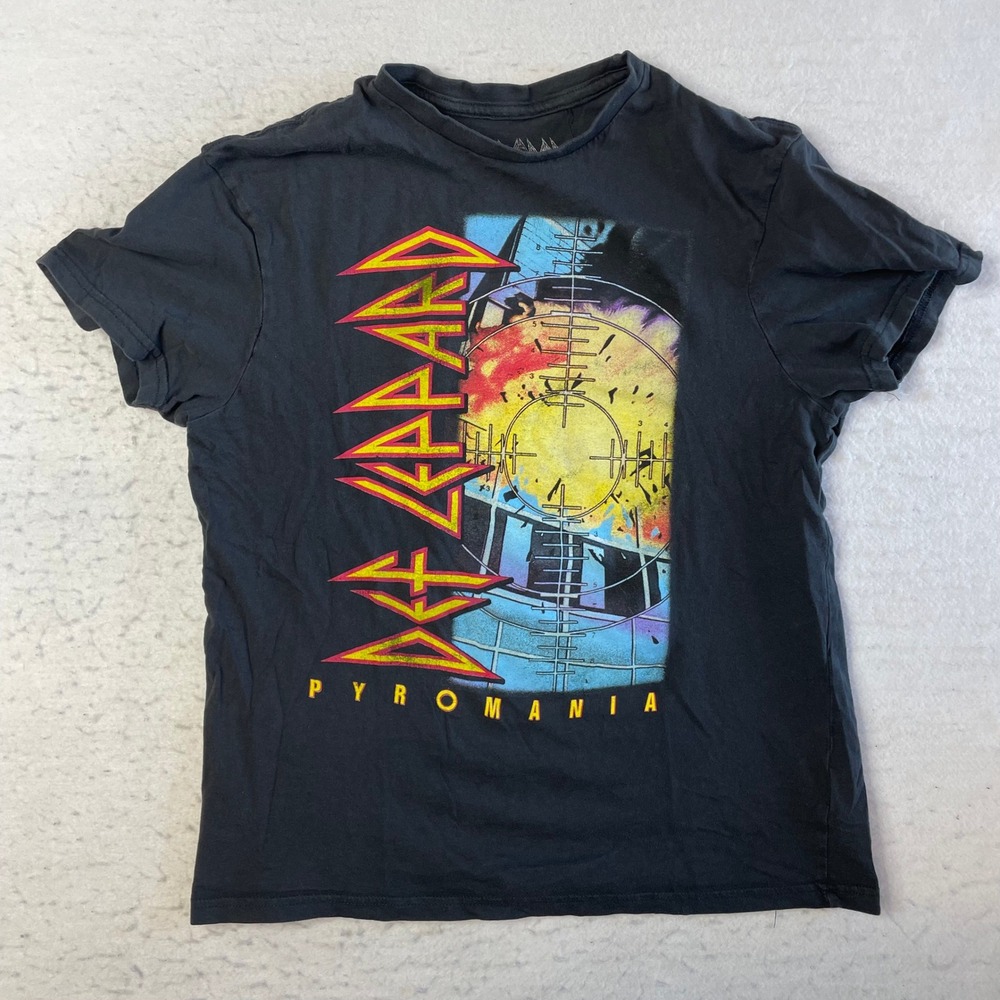 Def Leppard T-Shirt Small Black Pyromania Graphic Band Tee Cotton Short Sleeve